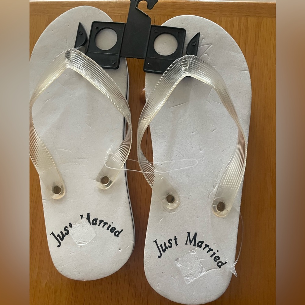 BRAND NEW Honeymoon sandals size XS white. Brand new